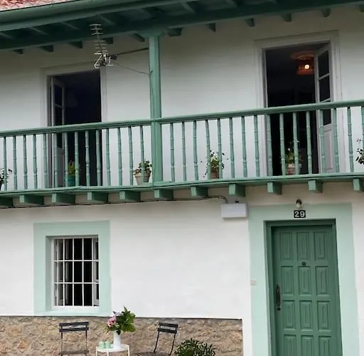 Casona Tipica Cantabra Cerca De La Playa De Gerra * La Revilla (San Vicente de la Barquera)