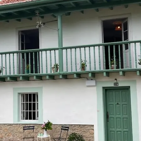 Casona Tipica Cantabra Cerca De La Playa De Gerra * La Revilla (San Vicente de la Barquera)